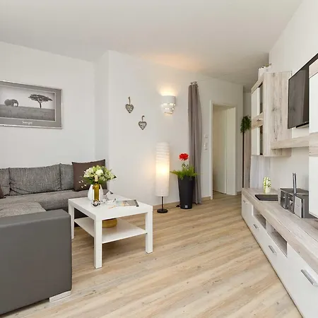 Bettina 10 Apartment *